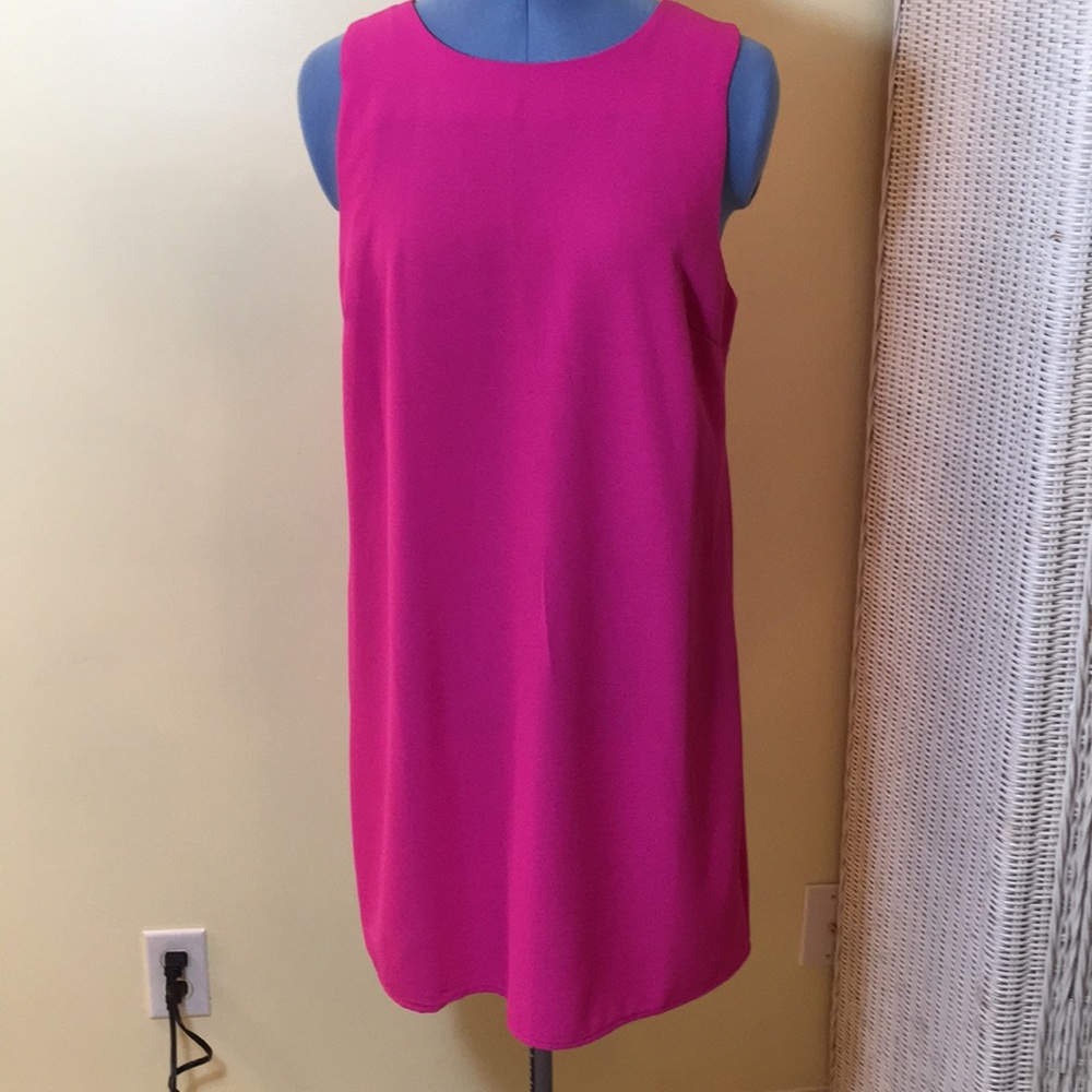 Cute pink dress!